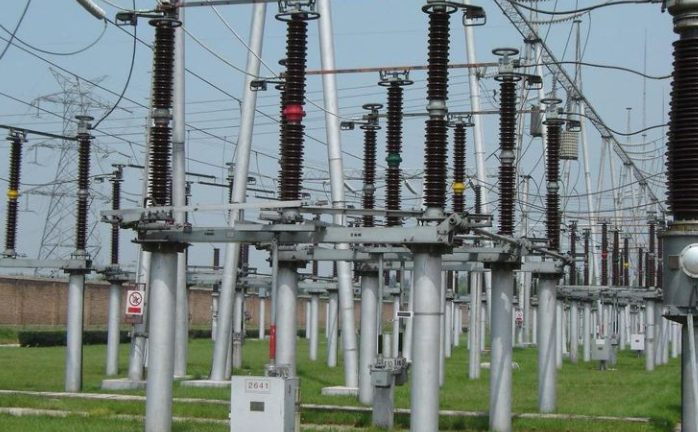 高壓斷路器的操作結(jié)構(gòu)有哪幾種?和隔離開關(guān)有什么區(qū)別?