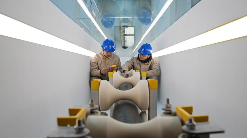 我國(guó)首條高溫超導(dǎo)低壓直流電纜并網(wǎng)投運(yùn)