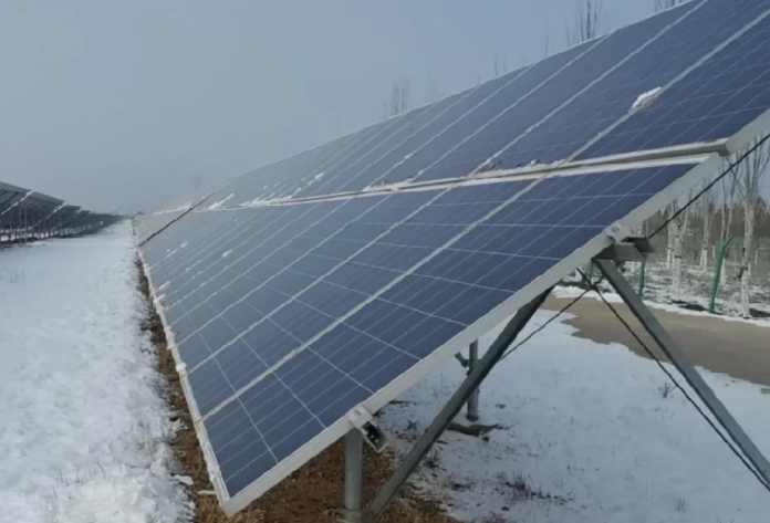 光伏從業(yè)者蟄伏過(guò)冬:制造端產(chǎn)量創(chuàng)新高 呼吁理性降價(jià)和資本支持